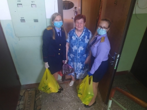 Сотрудники СУ СК России по Новосибирской области навестили жительницу блокадного Ленинграда