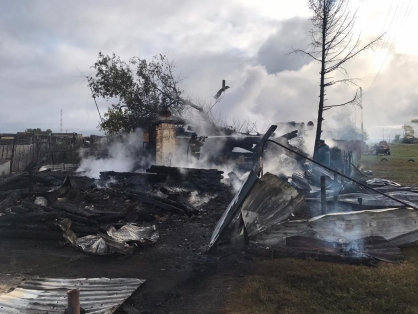 В Барабинском районе следователи устанавливают обстоятельства смерти двух человек в результате пожара