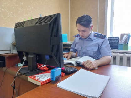 Многодетная жительница Татарского района предстанет перед судом по обвинению в применении насилия в отношении инспектора по делам несовершеннолетних